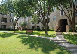 Colonnade At Willow Bend Apartments